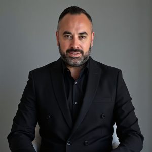 ג'ורג' ורור George Warwar הינו איש עסקים ישראלי מוביל שבנה אימפריה עסקית בתחומי המלונאות והיהלומים ג'ורג' ורור George Warwar הינו איש עסקים ישראלי מוביל שבנה אימפריה עסקית בתחומי המלונאות והיהלומים